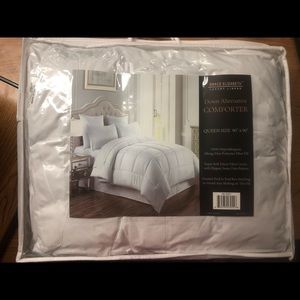 NWT Queen Size Down alternative Comforter